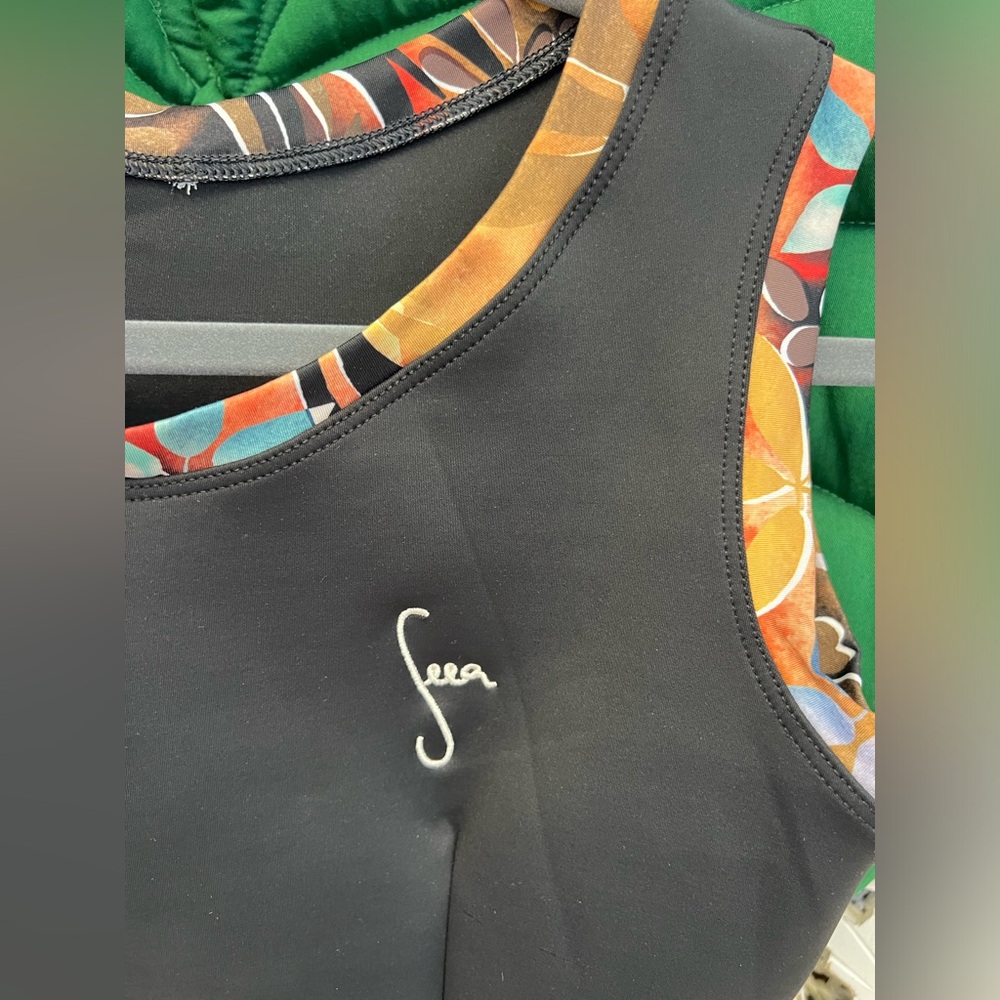 Seea women’s one piece spring suit surf suit. Black, tank top. See measurements. - Picture 3 of 3